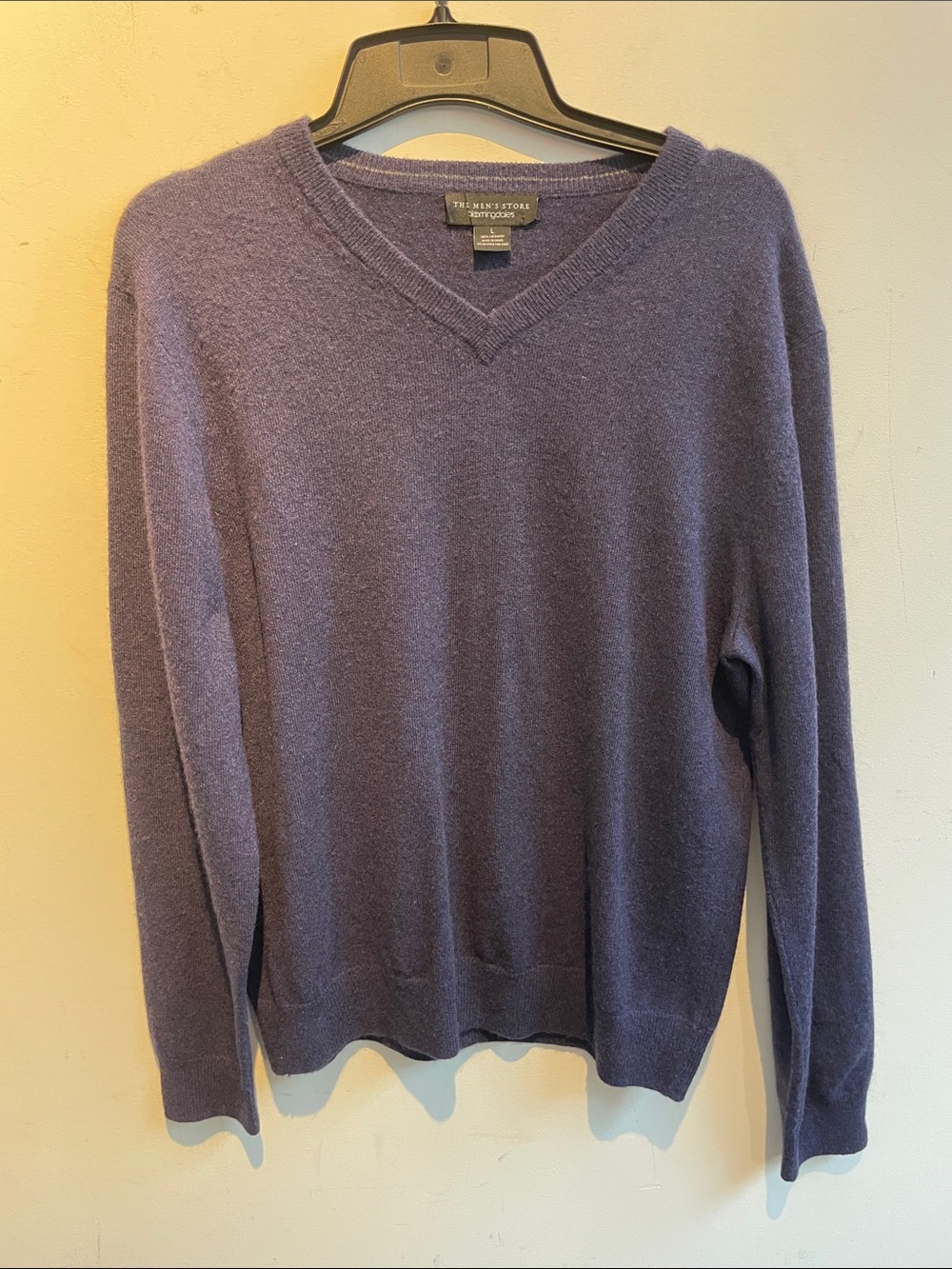 Bloomingdale’s cashmere sweater V Neck